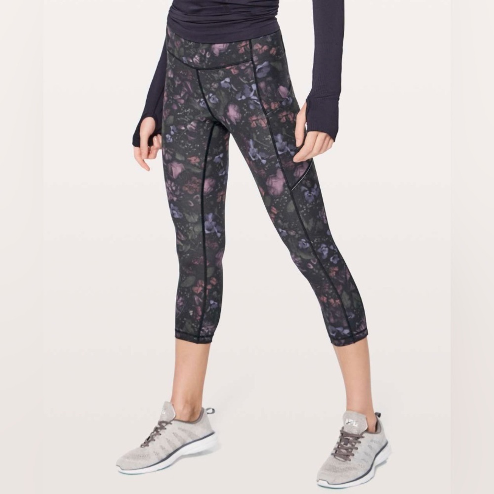 Lululemon Speed Up Crop in Frozen Flourish Multi Size 6